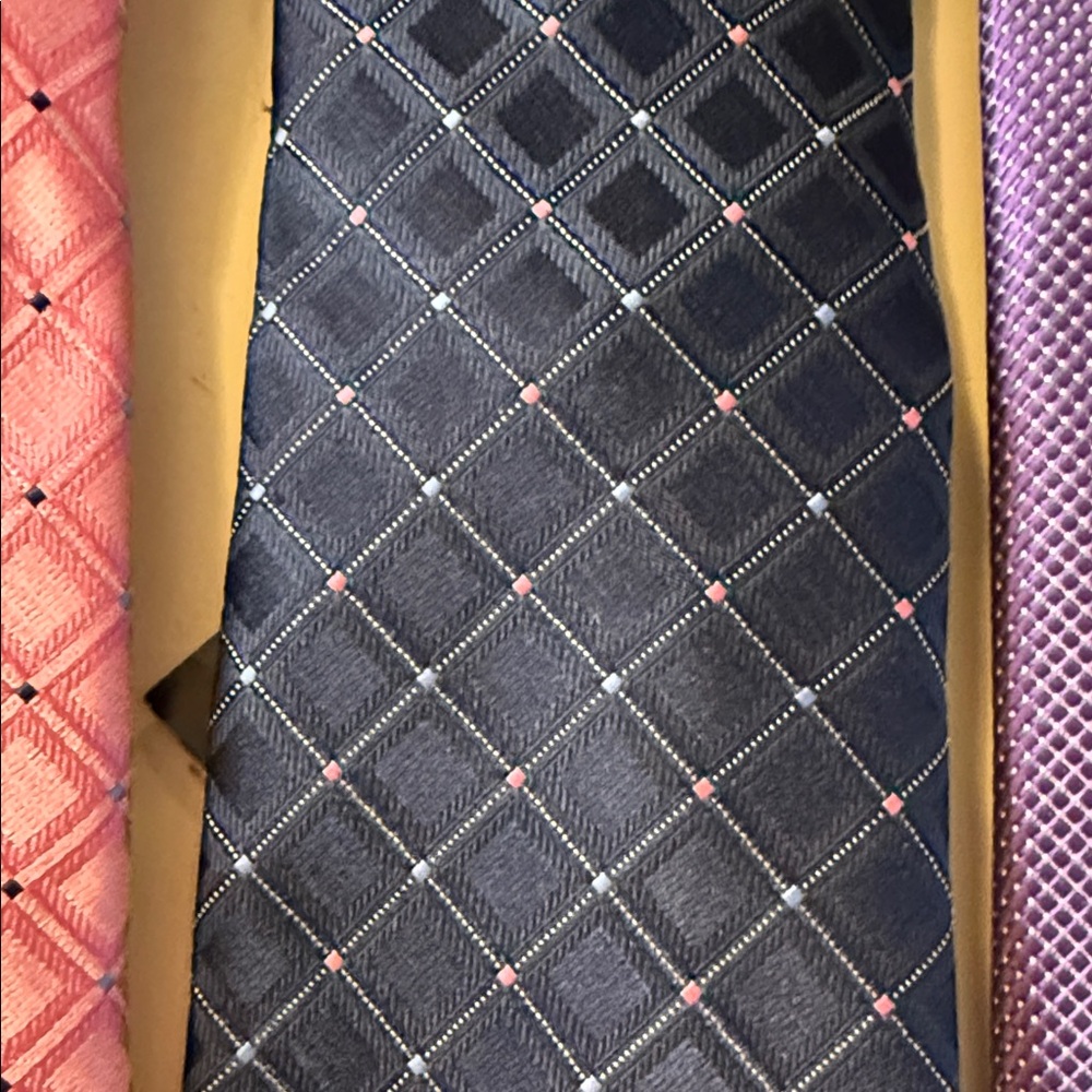 Club Room Men’s Tie Bundle NWT‎ 4 Pack Gray Pink Navy Purple Classic Gift - Picture 4 of 10